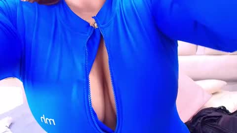 Snapshot of gabriela_leone chatting on 02/11/25, 07:16 gabriela online show from 02/11/25, 07:16