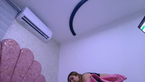 Snapshot of gabriela_leone chatting on 05/27/26, 01:57 gabriela online show from 05/27/26, 01:57