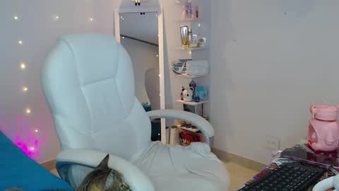 Snapshot of gabriela_morales01 chatting on 11/12/25, 06:47 . online show from 11/12/25, 06:47