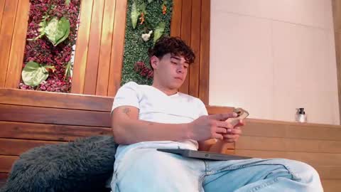 gabriell_ramirez_ online show from 02/22/25, 03:45