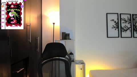 Snapshot of gabriella__tom chatting on 12/22/25, 07:55 Gabriella online show from 12/22/25, 07:55