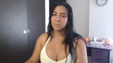 Snapshot of gaby_bluexx chatting on 06/04/26, 03:51 Gaby Blue online show from 06/04/26, 03:51