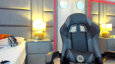 Snapshot of gabymoreau chatting on 12/17/25, 02:56 gabymoreau online show from 12/17/25, 02:56