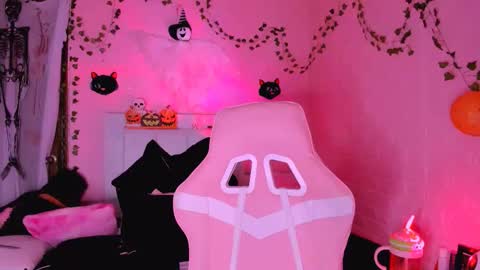 Snapshot of gabyye_capprins chatting on 10/23/25, 01:38 gabyye capprins online show from 10/23/25, 01:38