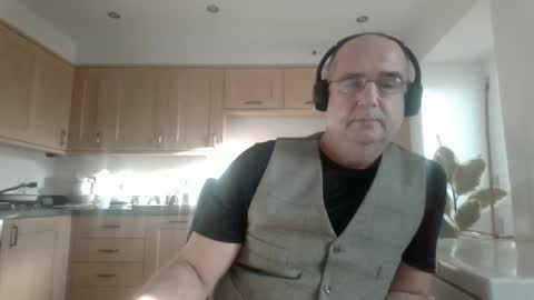 Snapshot of galacx chatting on 12/14/24, 11:18 galacx online show from 12/14/24, 11:18