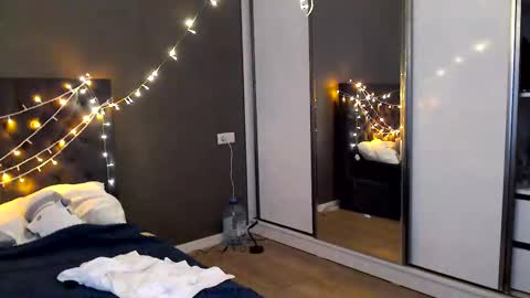 Snapshot of galaxyandromeda chatting on 12/16/25, 07:24 My name Lou 3 online show from 12/16/25, 07:24