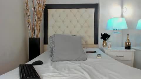  Gale  online show from 10/18/25, 01:12