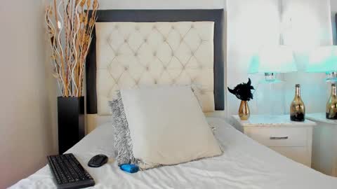  Gale  online show from 10/23/25, 01:10