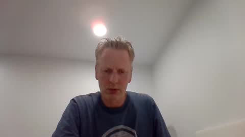 Snapshot of gamerboy200 chatting on 09/23/25, 01:52 gamerboy200 online show from 09/23/25, 01:52