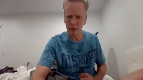 Snapshot of gamerboy200 chatting on 09/25/25, 12:03 gamerboy200 online show from 09/25/25, 12:03