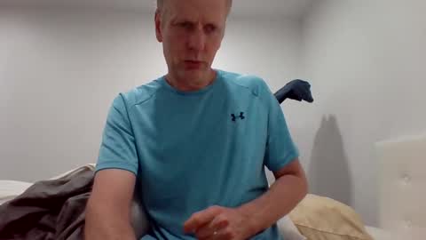 Snapshot of gamerboy200 chatting on 10/24/25, 01:46 gamerboy200 online show from 10/24/25, 01:46