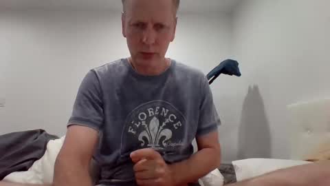 Snapshot of gamerboy200 chatting on 10/30/25, 01:40 gamerboy200 online show from 10/30/25, 01:40