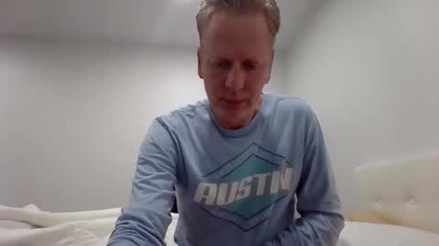 Snapshot of gamerboy200 chatting on 10/31/25, 01:17 gamerboy200 online show from 10/31/25, 01:17