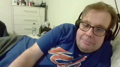 Snapshot of garyg930 chatting on 10/16/25, 02:12 Gary online show from 10/16/25, 02:12
