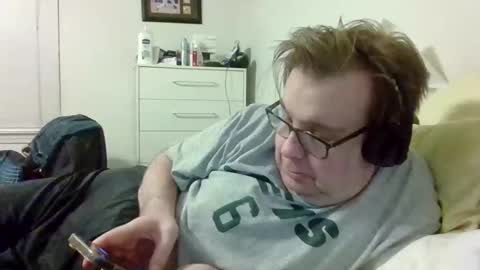 Snapshot of garyg930 chatting on 10/27/25, 03:32 Gary online show from 10/27/25, 03:32