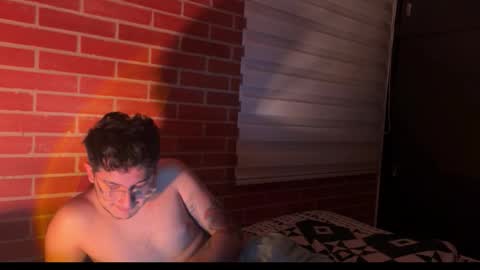 Snapshot of garyy333 chatting on 09/24/25, 04:05 Gary online show from 09/24/25, 04:05