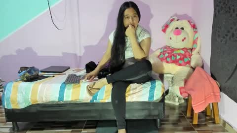 Snapshot of gaticahot001 chatting on 03/07/25, 12:04 Diana online show from 03/07/25, 12:04