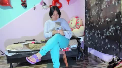 Snapshot of gaticahot001 chatting on 10/22/25, 12:05 Diana online show from 10/22/25, 12:05