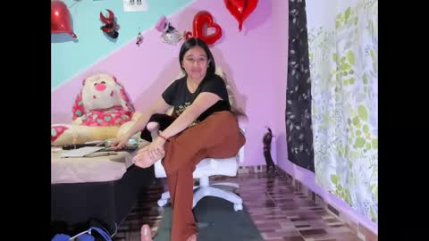 Snapshot of gaticahot001 chatting on 11/25/25, 02:44 Diana online show from 11/25/25, 02:44