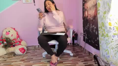 Snapshot of gaticahot001 chatting on 12/15/25, 01:59 Diana online show from 12/15/25, 01:59