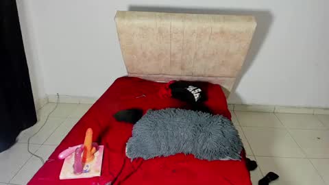 gatita13333321 online show from 02/02/25, 01:12