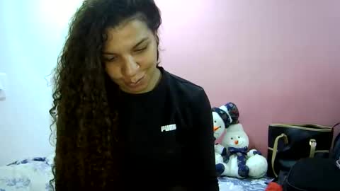 Snapshot of gatubelahotxxx chatting on 12/23/25, 04:43 gatubelahotxxx online show from 12/23/25, 04:43