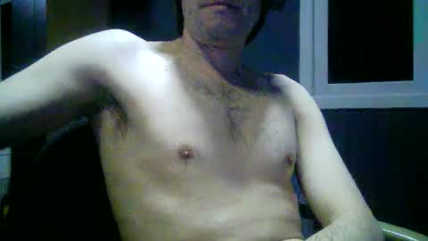 Snapshot of gauchors21 chatting on 10/19/25, 02:45 gauchors21 online show from 10/19/25, 02:45