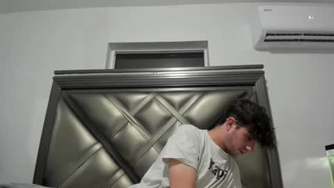 Snapshot of gayndepressed chatting on 09/19/25, 02:46 Trace online show from 09/19/25, 02:46