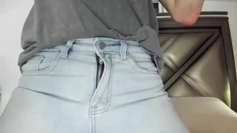 Snapshot of gayndepressed chatting on 10/31/25, 05:08 Trace online show from 10/31/25, 05:08