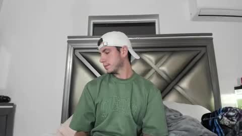 Snapshot of gayndepressed chatting on 11/20/25, 01:28 Trace online show from 11/20/25, 01:28