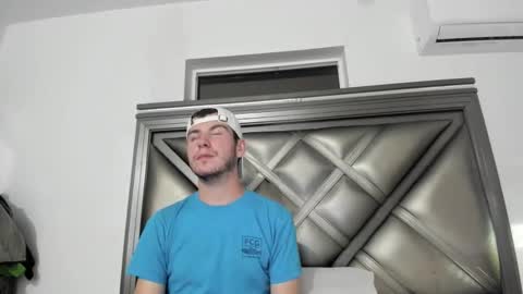 Snapshot of gayndepressed chatting on 11/22/25, 02:10 Trace online show from 11/22/25, 02:10