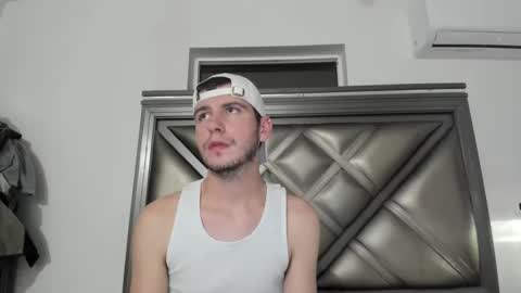 Snapshot of gayndepressed chatting on 11/23/25, 02:11 Trace online show from 11/23/25, 02:11