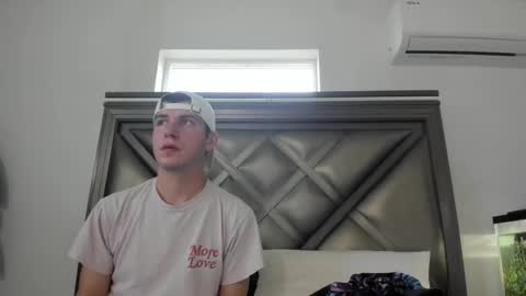 Snapshot of gayndepressed chatting on 11/23/25, 10:09 Trace online show from 11/23/25, 10:09