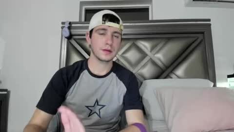 Snapshot of gayndepressed chatting on 02/11/26, 02:49 Trace online show from 02/11/26, 02:49