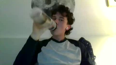 Snapshot of gellis15 chatting on 12/18/25, 01:22 gellis15 online show from 12/18/25, 01:22