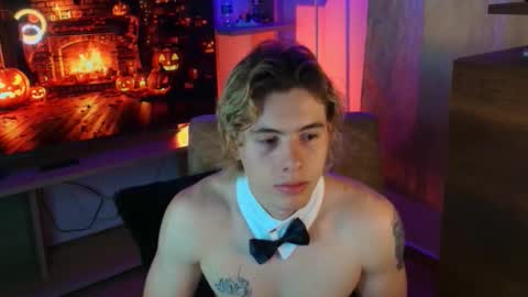 Snapshot of gemdominus chatting on 10/30/25, 03:57 Gem Dominus online show from 10/30/25, 03:57