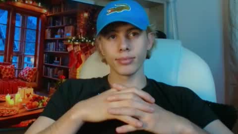 Snapshot of gemdominus chatting on 12/16/25, 05:40 Gem Dominus online show from 12/16/25, 05:40