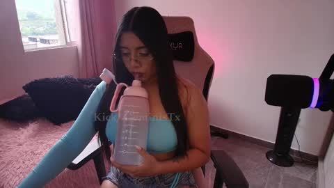 geminis11 online show from 12/22/25, 08:28