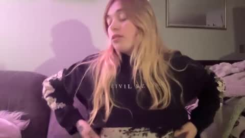 Snapshot of gemmyrosee chatting on 01/25/25, 10:29 gemmyrosee online show from 01/25/25, 10:29