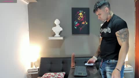 Snapshot of gendersonfit chatting on 12/04/24, 08:40 gendersonfit online show from 12/04/24, 08:40