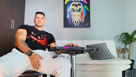 Snapshot of gendersonfit chatting on 12/23/24, 09:08 gendersonfit online show from 12/23/24, 09:08