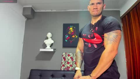 Snapshot of gendersonfit chatting on 09/16/25, 09:49 gendersonfit online show from 09/16/25, 09:49