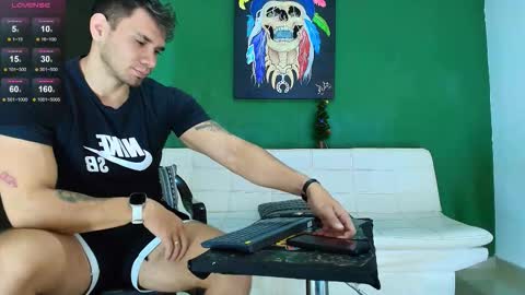 Snapshot of gendersonfit chatting on 12/15/25, 01:59 gendersonfit online show from 12/15/25, 01:59