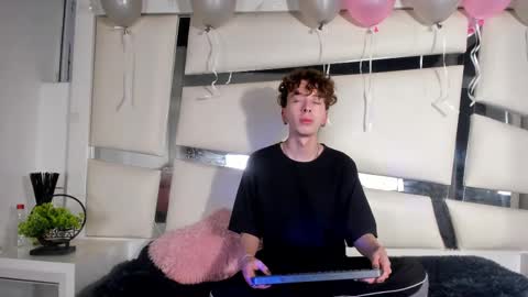 Genesis online show from 11/19/25, 03:39