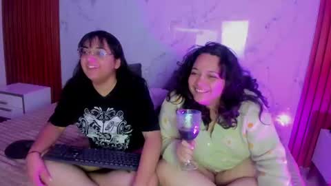 Snapshot of genesis_y_moon chatting on 06/21/26, 03:31 genesis_y_moon online show from 06/21/26, 03:31