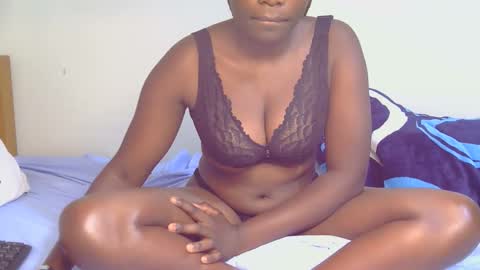 Snapshot of geni_smart chatting on 10/31/25, 06:47 Luciana online show from 10/31/25, 06:47