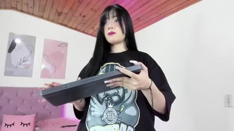 Snapshot of gennesis_love chatting on 03/11/25, 03:37 Sofia online show from 03/11/25, 03:37