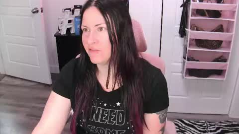 Snapshot of gennyrock chatting on 07/04/26, 03:29 Genny Rock and online show from 07/04/26, 03:29