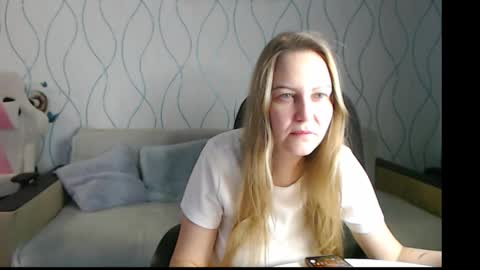 Snapshot of gentle69girl chatting on 12/17/25, 12:44 Alice online show from 12/17/25, 12:44