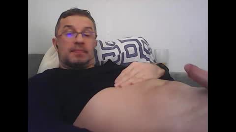 Snapshot of gentleman032 chatting on 02/09/25, 08:45 gentleman032 online show from 02/09/25, 08:45